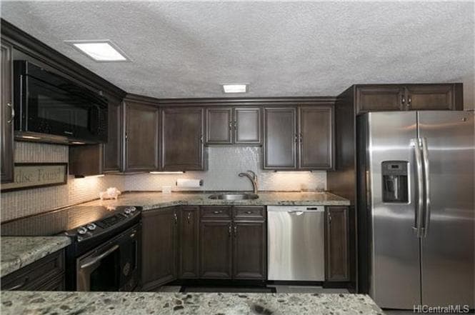 2281 Ala Wai Blvd, Unit 504 in Honolulu, HI - Foto de edificio