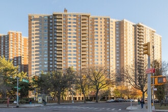 RiverBay at Co-op City in Bronx, NY - Building Photo - Building Photo