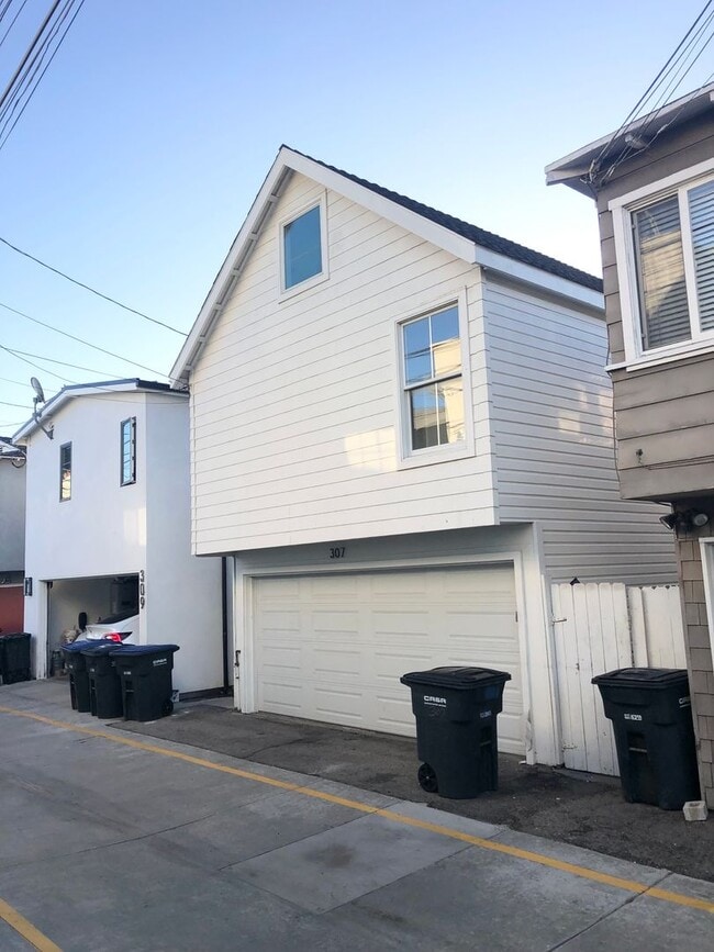 property at 307 33rd St