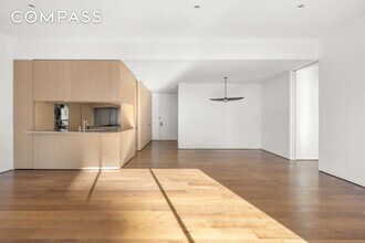 527 W 27th St in New York, NY - Building Photo - Building Photo