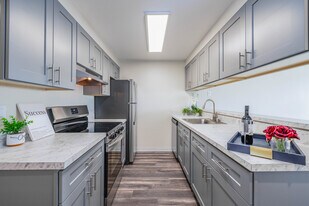 Hill Crest Apartment Homes in Seattle, WA - Building Photo