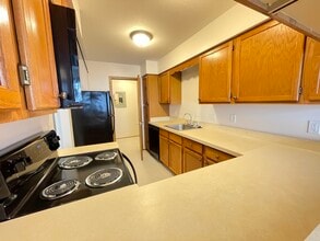 2829 Burgundy Dr in Erie, PA - Foto de edificio - Building Photo