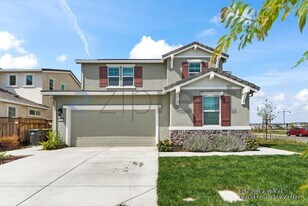 17425 Graceada Ln in Lathrop, CA - Building Photo