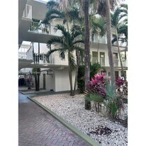 4235 N University Dr in Sunrise, FL - Building Photo