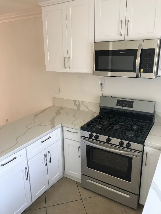 6151 Fountain Ave in Los Angeles, CA - Foto de edificio