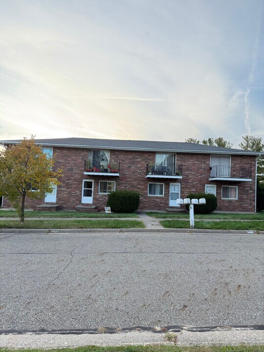 1234 Cliffside St, Unit 1234 in Cuyahoga Falls, OH - Building Photo
