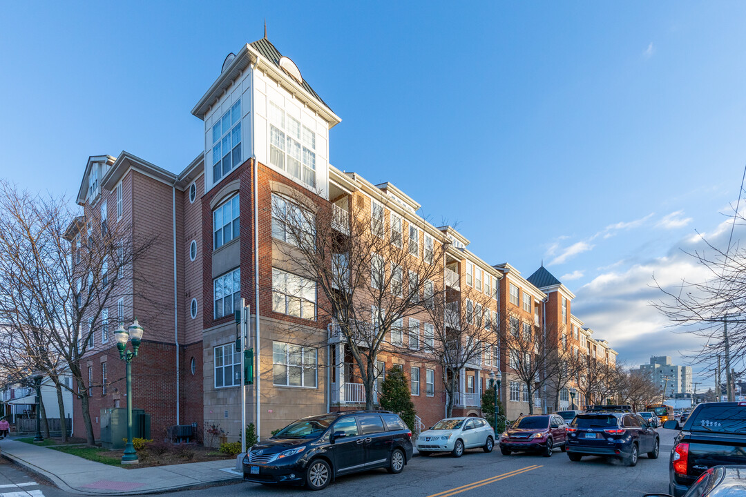 Adams Mill River House in Stamford, CT - Building Photo