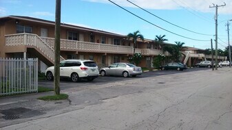 1135 W 35th Pl in Hialeah, FL - Building Photo