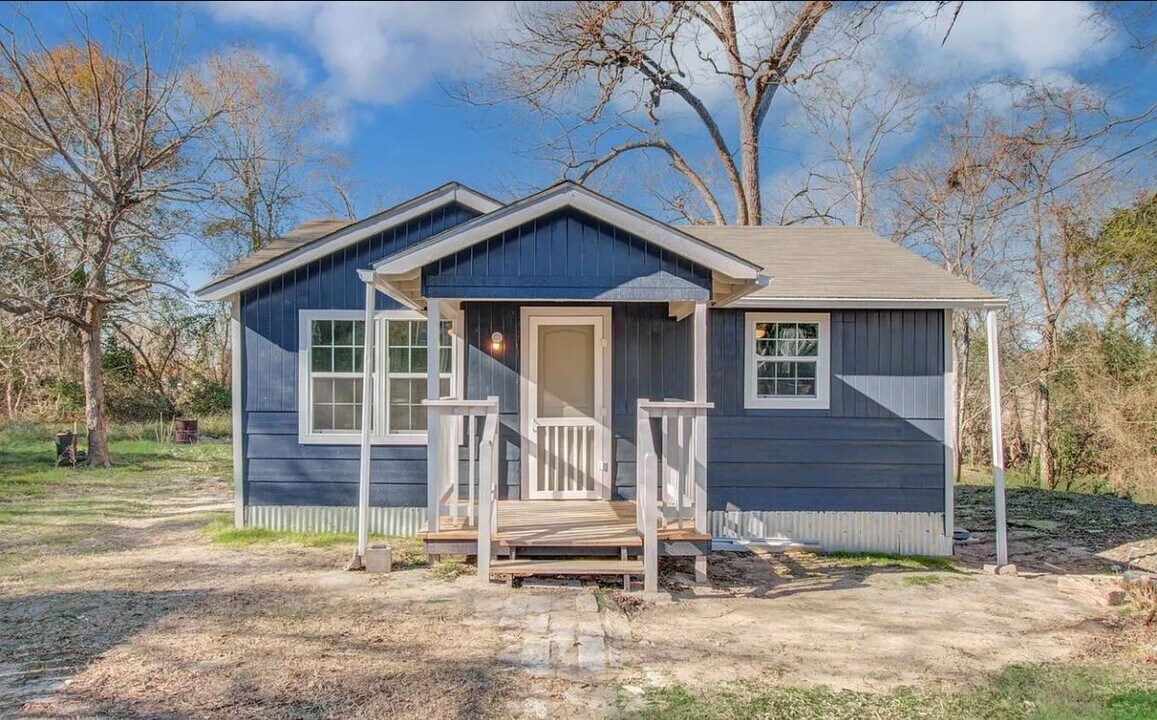 100 Ross St in Huntsville, TX - Building Photo