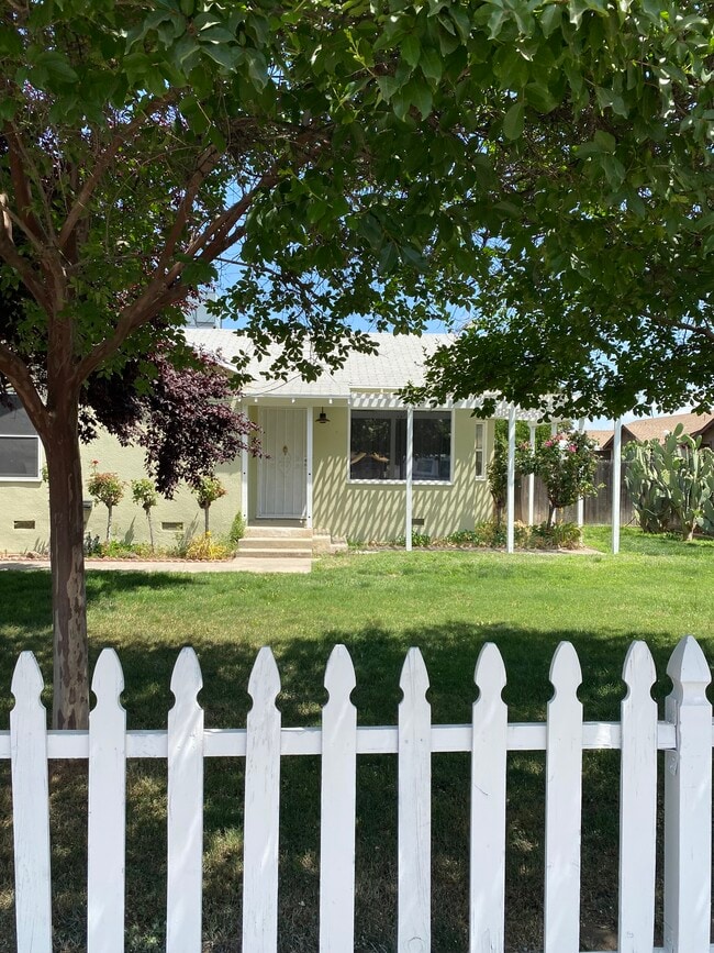 property at 620 E Tulare Ave