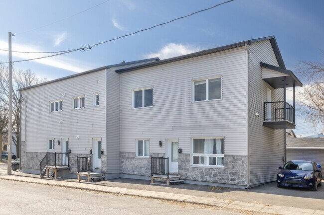 22 Saint-Jean-Bosco St in Gatineau, QC - Building Photo - Building Photo