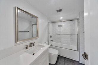 7108 Ramsgate Ave in Los Angeles, CA - Building Photo - Building Photo