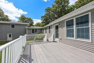 55 Holbrook Hill Rd in Bedford, NH - Building Photo - Building Photo