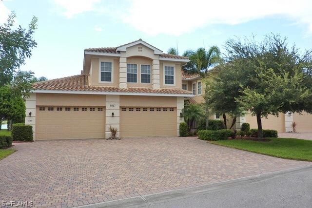 6017 Trophy Dr in Naples, FL - Building Photo