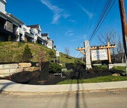 3026 Greeneview Ln in Seven Fields, PA - Foto de edificio - Building Photo