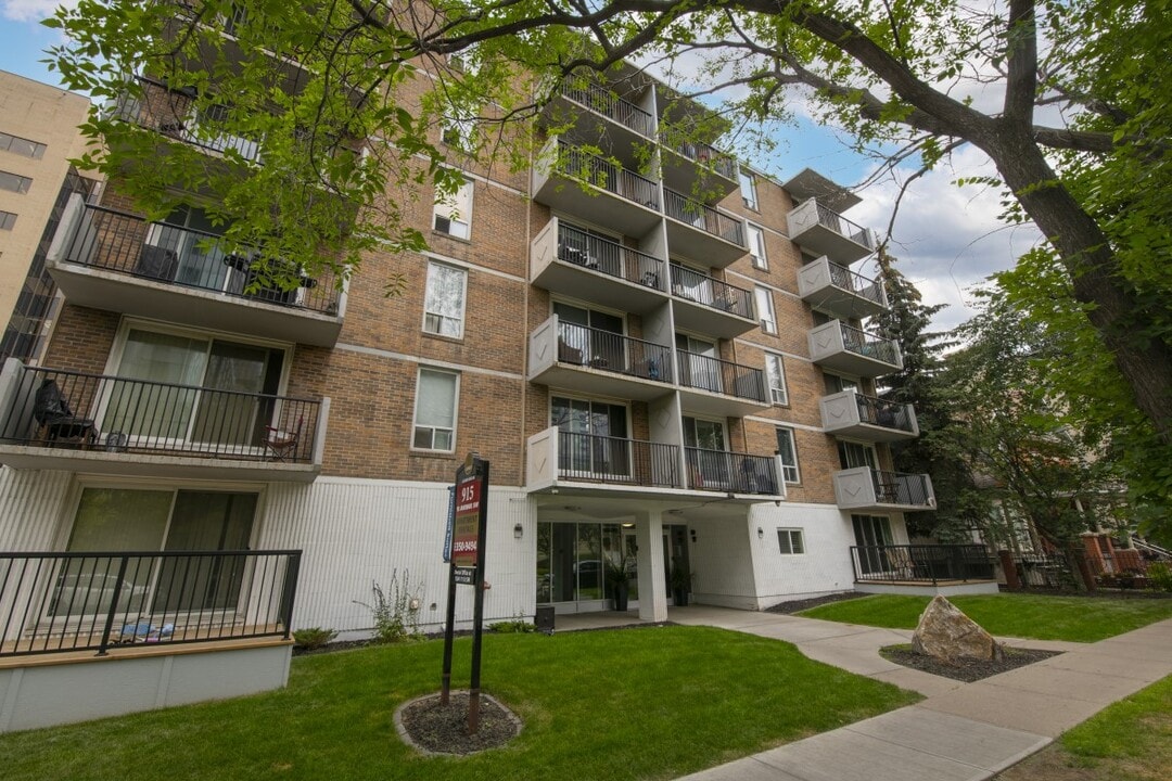 Aldrin House in Calgary, AB - Building Photo