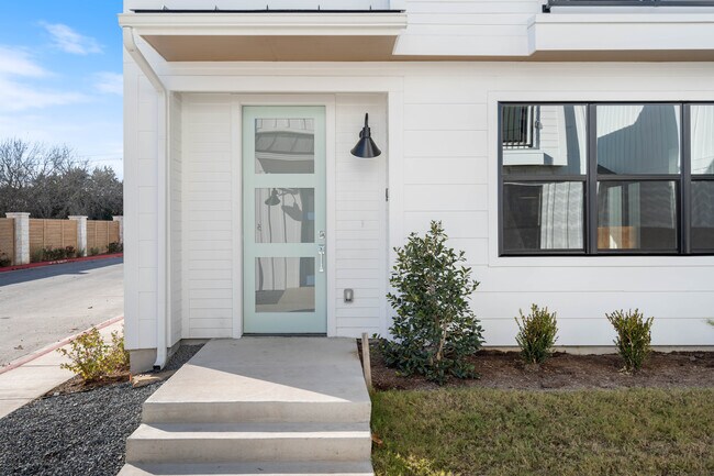 7601 Cooper Ln in Austin, TX - Building Photo - Building Photo