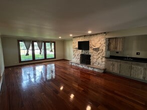 7526 Arlene Ave in Willowbrook, IL - Foto de edificio - Building Photo