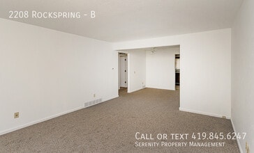 2208 Rockspring Rd in Toledo, OH - Building Photo - Building Photo