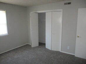 1502 Northbrook Dr in Normal, IL - Foto de edificio - Building Photo