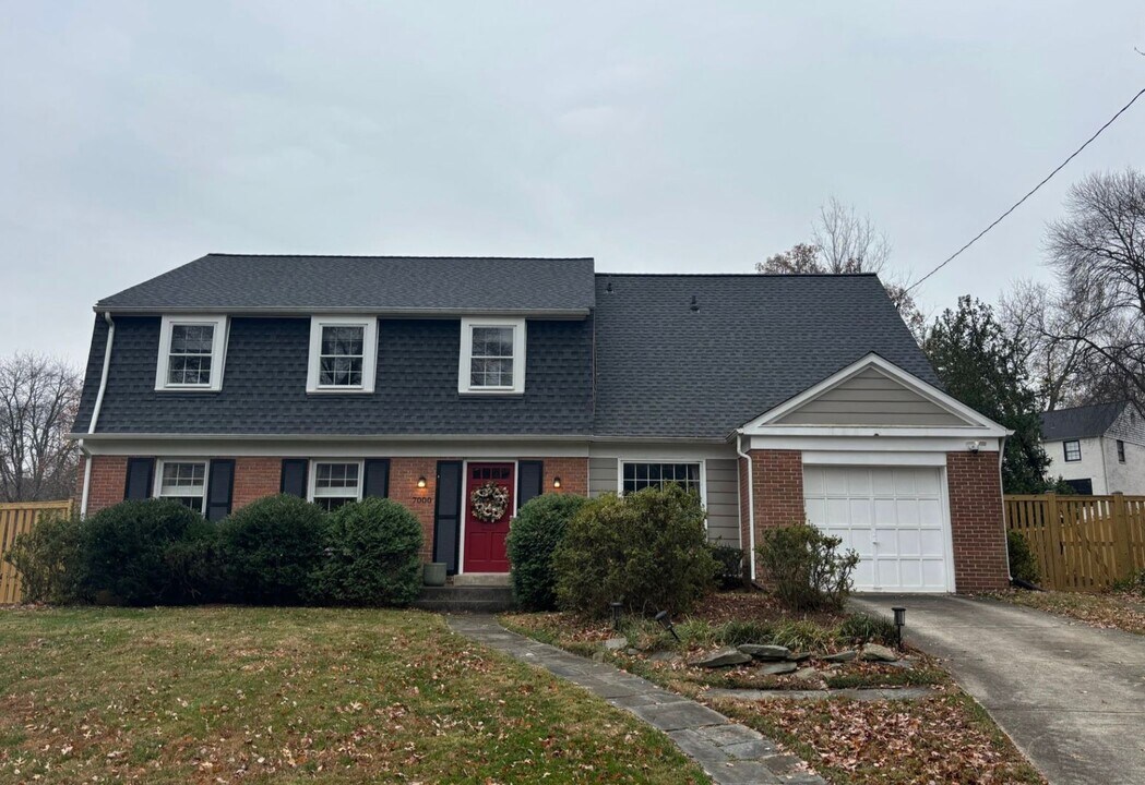 7000 Old Cabin Ln in Rockville, MD - Building Photo
