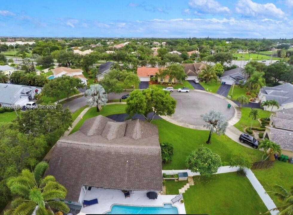 8965 SW 59th Ct in Cooper City, FL - Building Photo