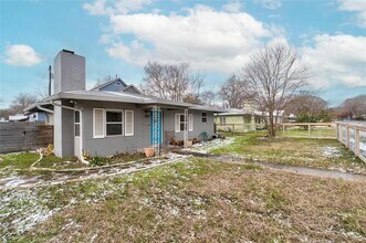 1731 E 38 1/2 St in Austin, TX - Foto de edificio - Building Photo