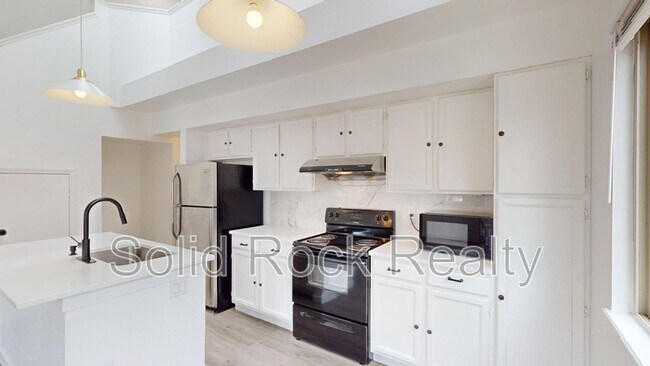 128 W Cheyenne Rd in Colorado Springs, CO - Building Photo - Building Photo