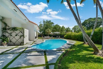 18326 SW 83rd Pl in Palmetto Bay, FL - Building Photo - Building Photo