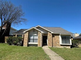 7605 Cornell Dr in Rowlett, TX - Building Photo