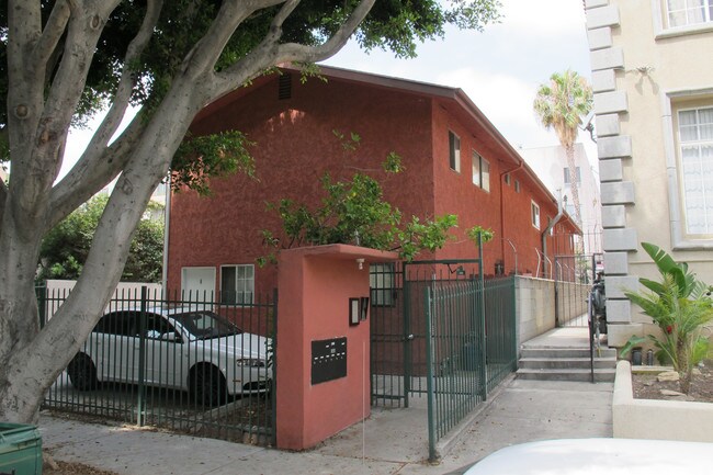 1237 N Cherokee Ave in Los Angeles, CA - Building Photo - Building Photo