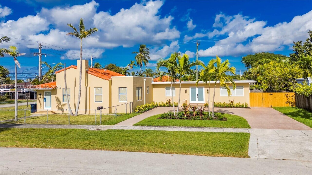 6499 SW 39th St in Miami, FL - Building Photo