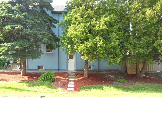 25 Moynes Av in Toronto, ON - Building Photo - Building Photo