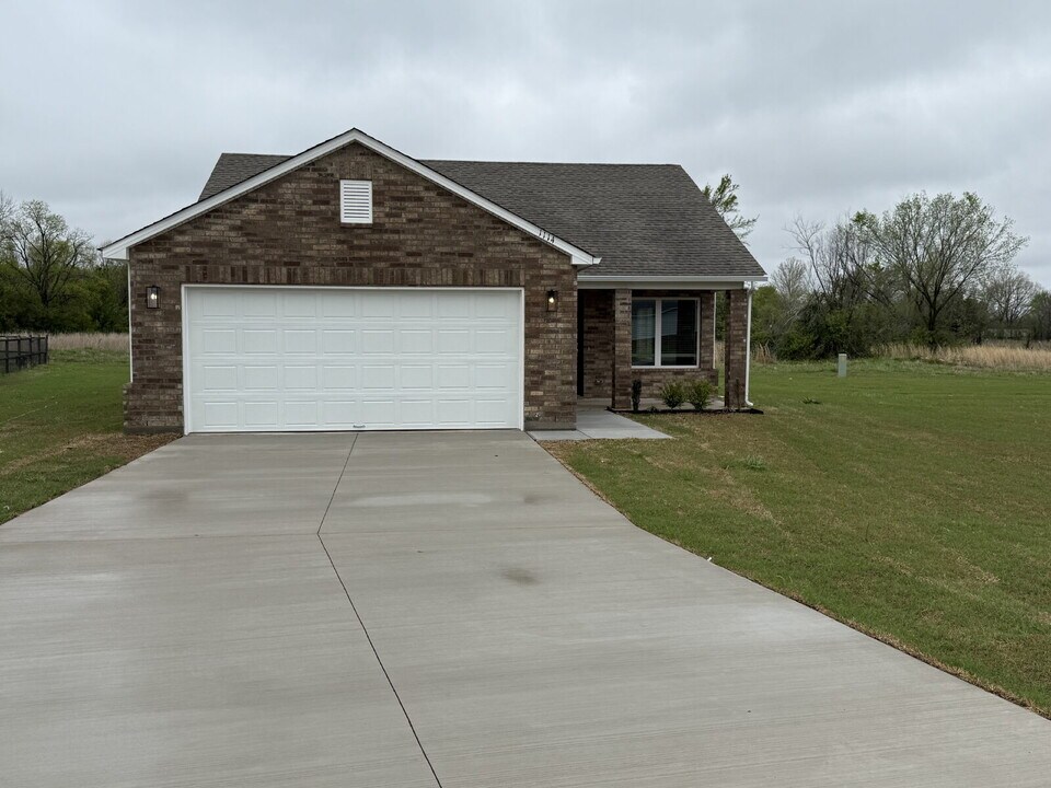 1114 8th St in Beggs, OK - Building Photo