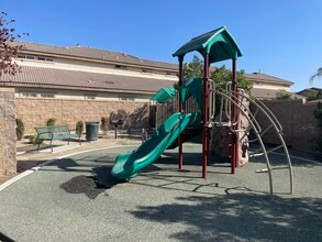 16558 Paine St in Fontana, CA - Foto de edificio - Building Photo