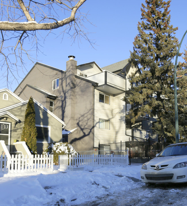 717 4A St NE in Calgary, AB - Building Photo - Building Photo