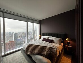 350 N Orleans St in Chicago, IL - Foto de edificio - Building Photo