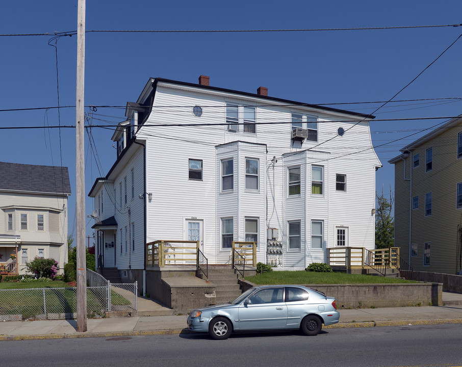 2213-2219 S Main St in Fall River, MA - Building Photo