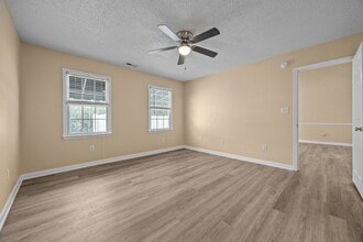 101 Fairwoods Ct in Dunn, NC - Building Photo - Building Photo