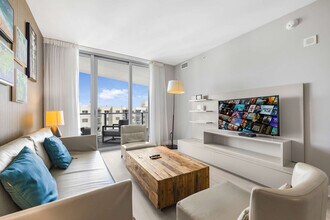 4111 S Ocean Dr in Hollywood, FL - Building Photo - Building Photo