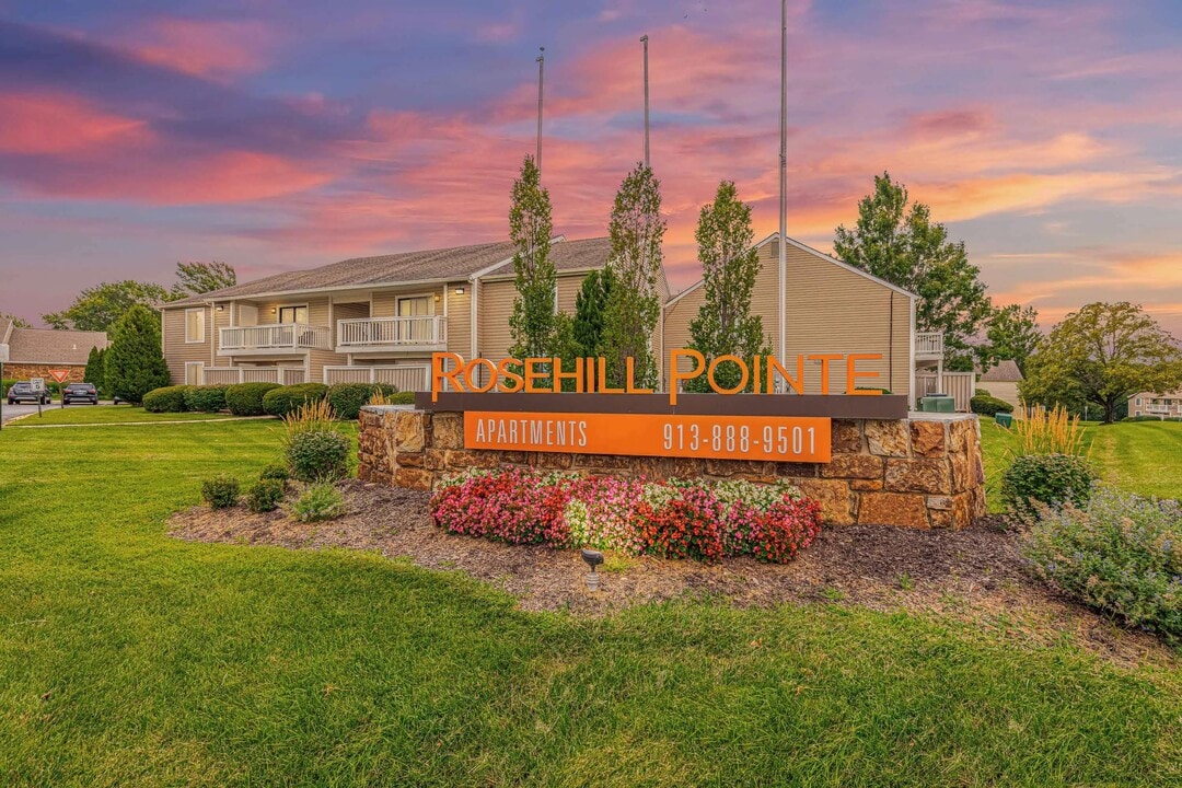 Rosehill Pointe in Lenexa, KS - Foto de edificio