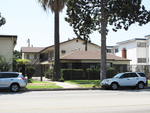 14154 Roscoe Blvd in Panorama City, CA - Foto de edificio - Building Photo