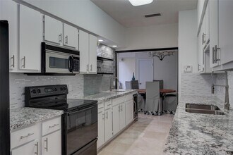 2323 Augusta Dr in Houston, TX - Building Photo - Building Photo