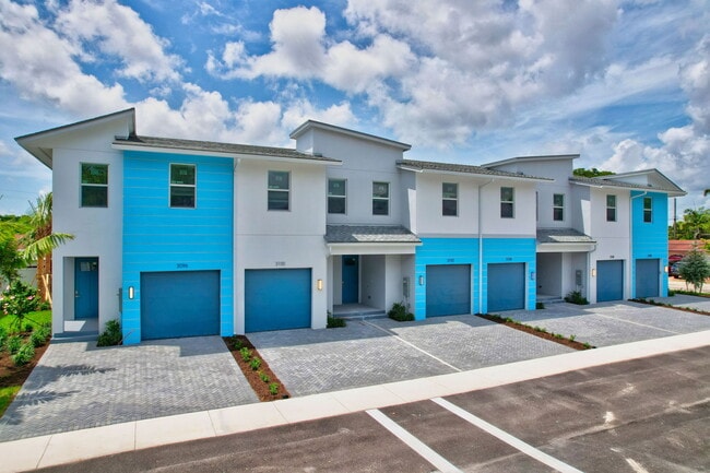 3102 Duke Rd, Unit 3102 in Palm Springs, FL - Building Photo - Building Photo