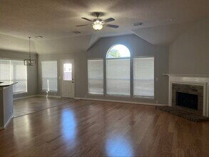 7411 Maple Run Dr in Sugar Land, TX - Building Photo - Building Photo