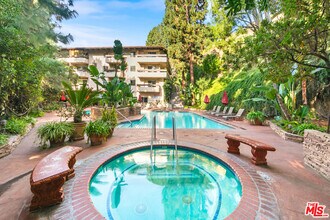 2700 Cahuenga Blvd in Los Angeles, CA - Building Photo - Building Photo