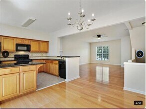 2072 Merrimont Way in Roswell, GA - Foto de edificio - Building Photo