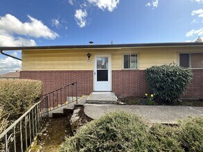 4660 NE Lombard St in Portland, OR - Building Photo - Building Photo