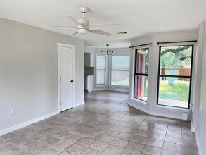 6201 Hill Forest Dr in Austin, TX - Building Photo - Building Photo