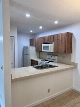 3400 Gardens E Dr in Palm Beach Gardens, FL - Building Photo - Building Photo